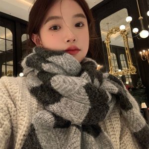 Color-Block Knitted Shell Scarf for Women - 