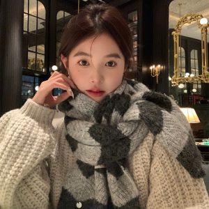 Color-Block Knitted Shell Scarf for Women - 