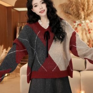 Color-Block Lace Spliced V-Neck Sweater for Women - Winter Knitted Top in New Year Atmosphere, Casual Lazy Style