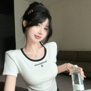 Color-Blocked Short Sleeve Crop Top - Unique Design, Fitted Style for a Sweet and Spicy Look, Perfect for Y2K and 90s Fashion.