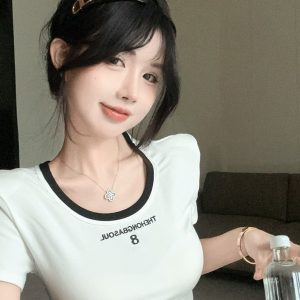 Color-Blocked Short Sleeve Crop Top - Unique Design, Fitted Style for a Sweet and Spicy Look, Perfect for Y2K and 90s Fashion.