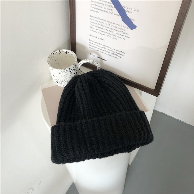 Cozy Oversized Thick Yarn Beanie for Women - Trendy Autumn Winter Hat with Small Face Design, Perfect for Casual Looks