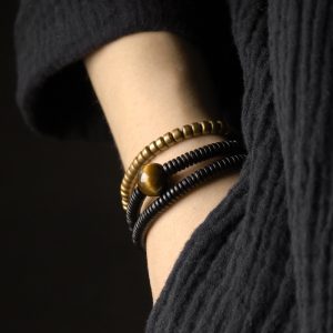 Curved Tail Flower Design Black Wooden Bracelet Set for Women - Retro Multi-Layer Copper Bead Accessories, Versatile Style