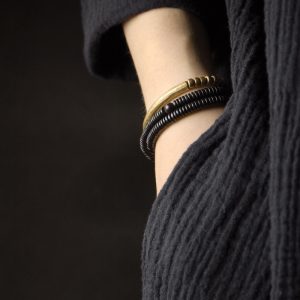Curved Tail Flower Design Black Wooden Bracelet Set for Women - Retro Multi-Layer Copper Bead Accessories, Versatile Style
