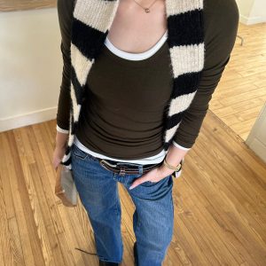 Delicate Lines Long U-Neck Base Shirt - Basic Popchee Style in 3 Colors, Perfect for Effortless Layering and Flattering Fit