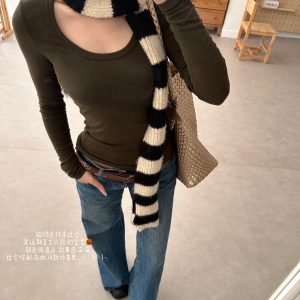 Delicate Lines Long U-Neck Base Shirt - Basic Popchee Style in 3 Colors, Perfect for Effortless Layering and Flattering Fit
