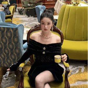 Detachable One-Shoulder Little Dress in French Style - High-End, Stunning Design Inspired by 90s Chanel Fashion