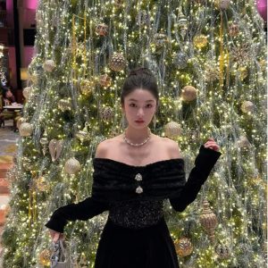 Detachable One-Shoulder Little Dress in French Style - High-End, Stunning Design Inspired by 90s Chanel Fashion
