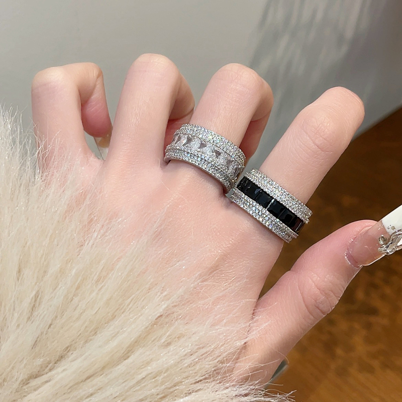 Diamond-Studded Wide Ring for Women - Luxurious Personalized Square Sugar Ring - High-End Fashion Jewelry 2024