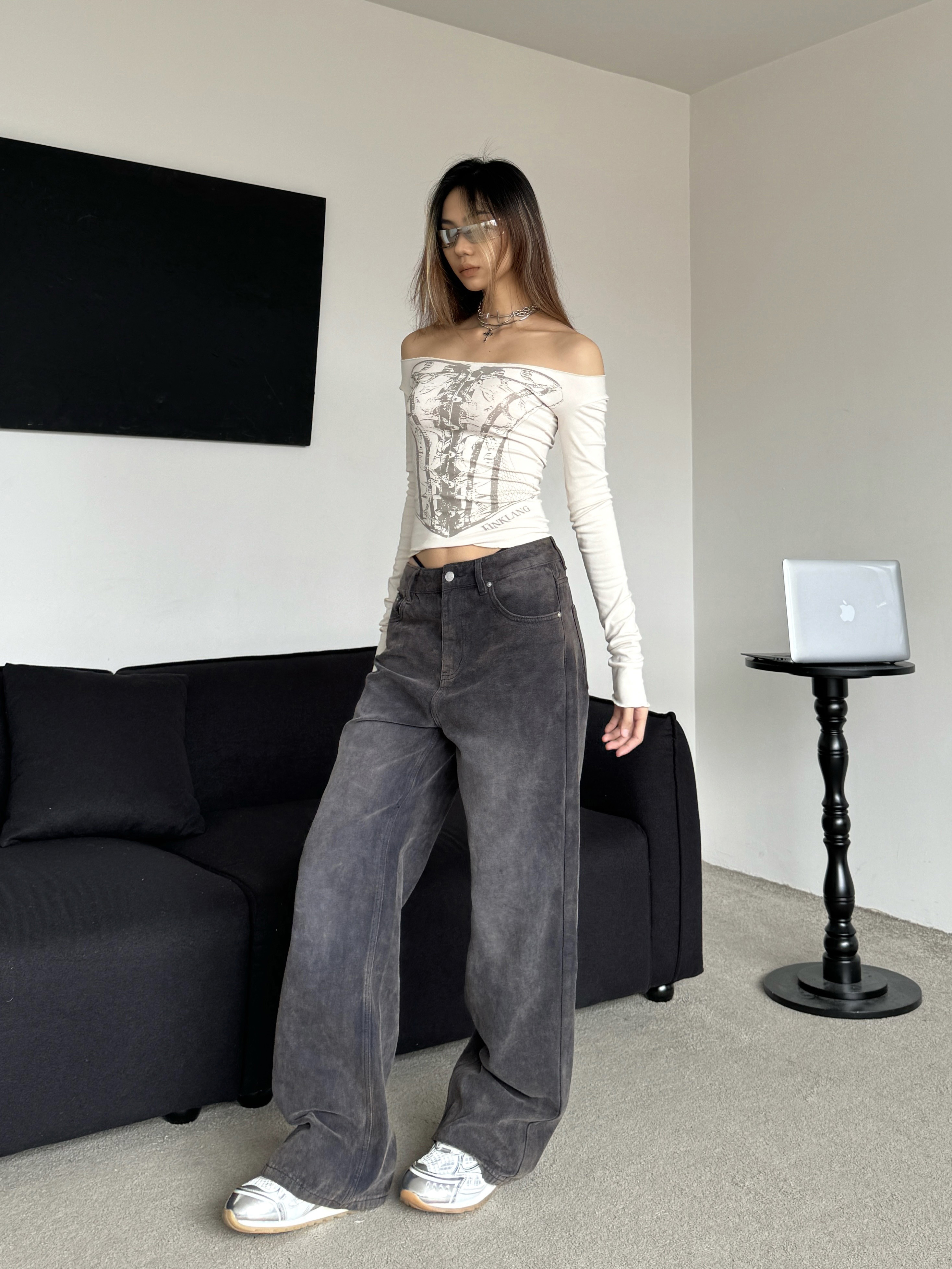 Distressed Black Wide-Leg Jeans for Women - Retro American High Street Loose Slim Straight Pants, Floor-Length Fashion Statement
