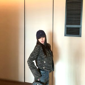 Double-Breasted Round Neck Short Coat in Wool with Fine Sparkle Design - Trendy New Style for Fall & Winter Fashion