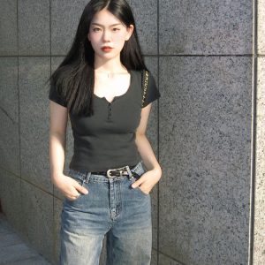 Eccentric American Retro Short-Sleeve T-Shirt - Summer Casual Slim Fit Top for Trendy 90s and Y2K Style