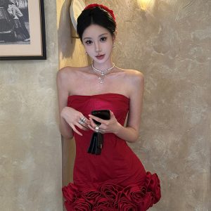 Eccentric Off-Shoulder Red Floral Fishbone Strapless Bodycon Dress with Waist-Cinching Slimming Effect for Spicy Girls