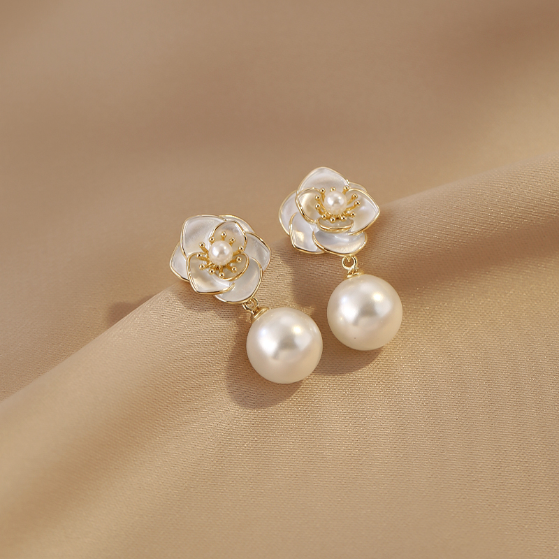 Elegant Camellia Pearl Stud Earrings for Women - Unique Floral Design, Sophisticated Style for 2024 Fashion Trends