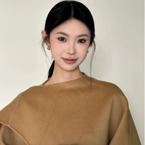 Elegant Cape-Style Woolen Coat for Women - High-End Quality, Autumn & Winter Fashion, Chic Layering for Fall/Winter 90s Inspired Style