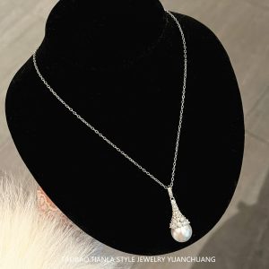 Elegant Flashing Diamond Snow Tower Pearl Necklace for Women, Pure Silver Collarbone Chain, Light Luxury, Exquisite Design
