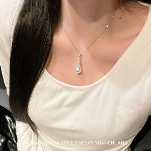 Elegant Flashing Diamond Snow Tower Pearl Necklace for Women, Pure Silver Collarbone Chain, Light Luxury, Exquisite Design