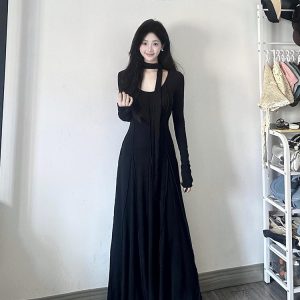 Elegant French Hepburn Style Black Knitted Dress for Women - Waist-Cinching Slim Fit Long Dress for Early Spring Fashion