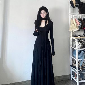 Elegant French Hepburn Style Black Knitted Dress for Women - Waist-Cinching Slim Fit Long Dress for Early Spring Fashion