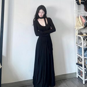 Elegant French Hepburn Style Black Knitted Dress for Women - Waist-Cinching Slim Fit Long Dress for Early Spring Fashion