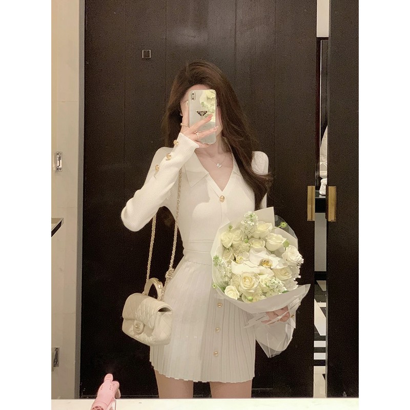 Elegant French-Style Long-Sleeve Knitted Dress for Women, Waist-Cinching V-Neck, Short Skirt, Perfect for Autumn and Winter Fashion