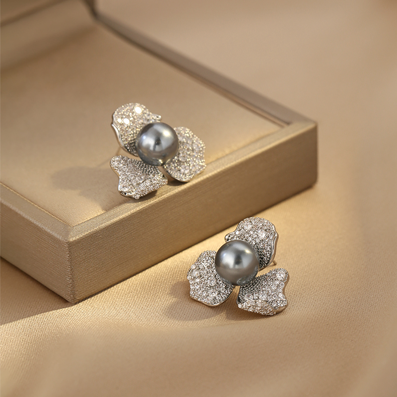 Elegant Full Diamond Petal Pearl Earrings for Women - Light Luxury Floral Design, High-End Feel, Perfect Gift for Qixi Festival 2024