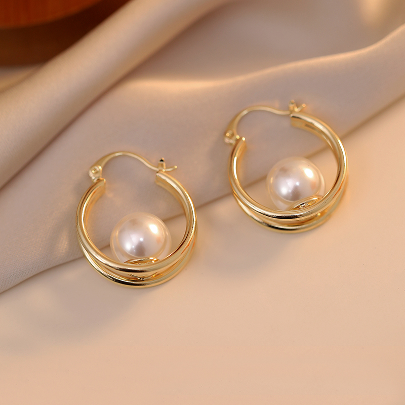 Elegant Gold Circle Pearl Earrings for Women, French Minimalist Design, Unique Versatile Ear Clips, Chic Accessories for Any Occasion