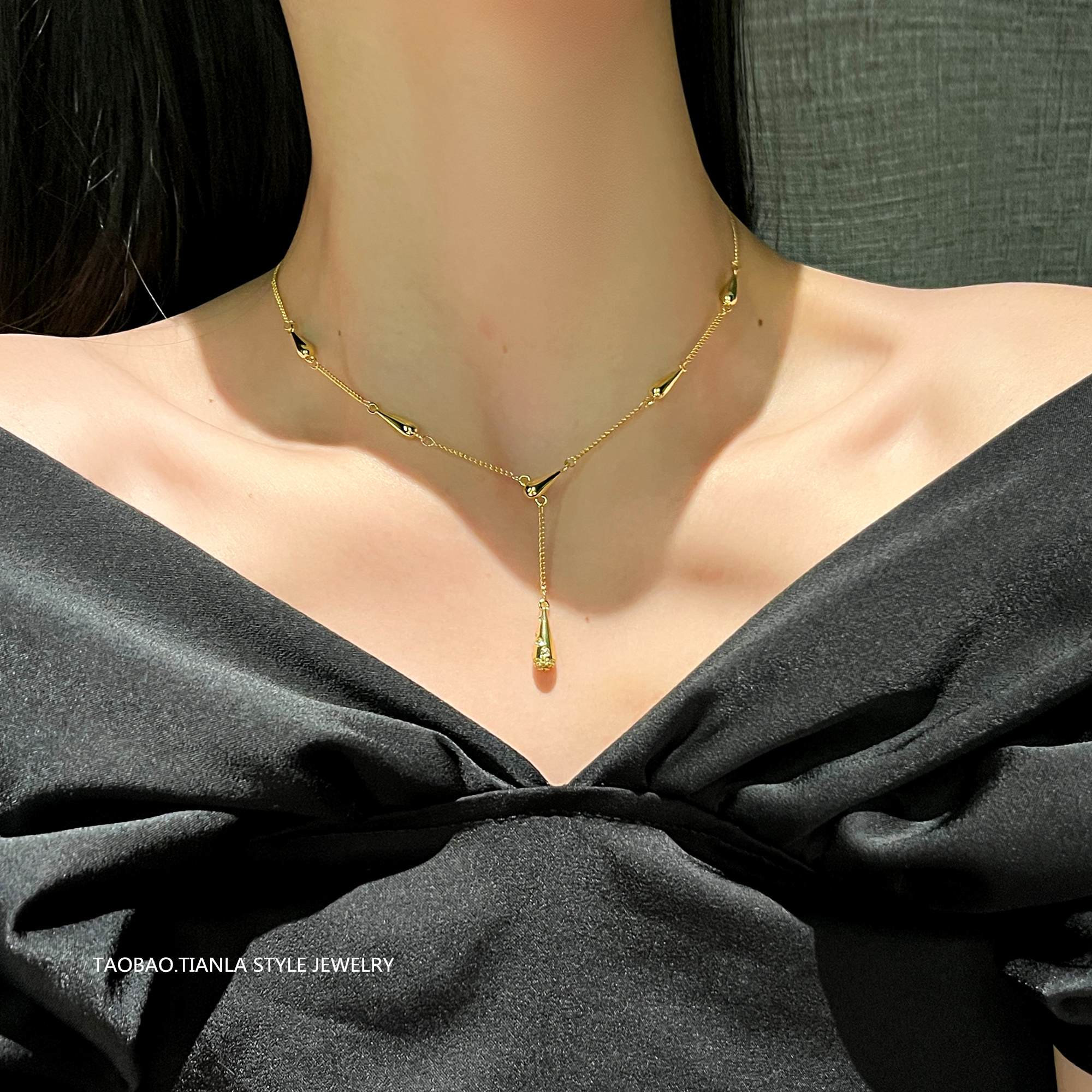 Elegant Gold Water Drop Necklace for Women - 2025 Light Luxury Design, High-End Collarbone Chain, Socialite Style Jewelry
