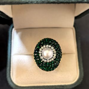 Elegant Green Gemstone Pearl Ring for Women - Unique Light Luxury Design, Trendy Index Finger Accessory, 2025 Fashion Statement.