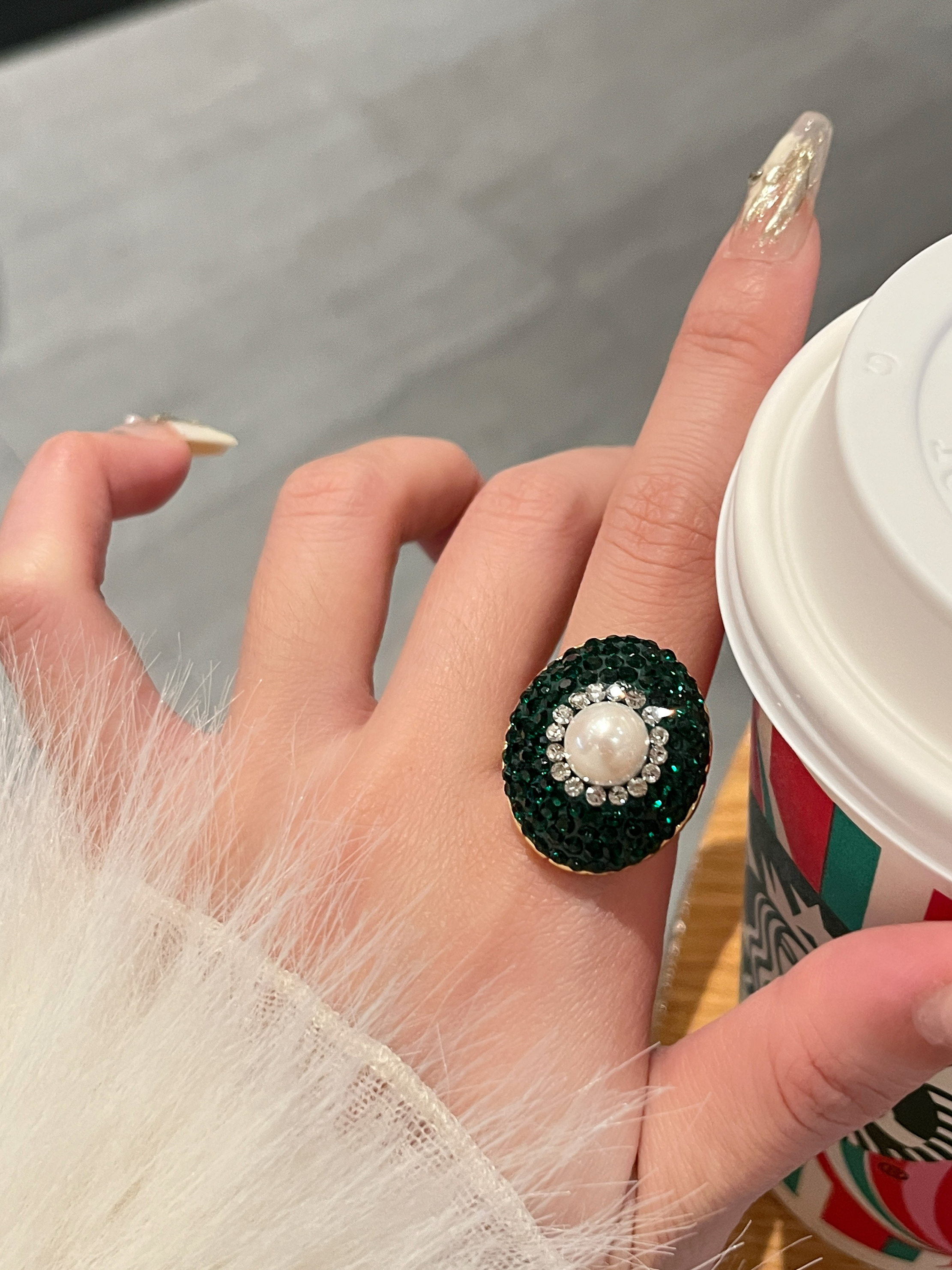 Elegant Green Gemstone Pearl Ring for Women - Unique Light Luxury Design, Trendy Index Finger Accessory, 2025 Fashion Statement.