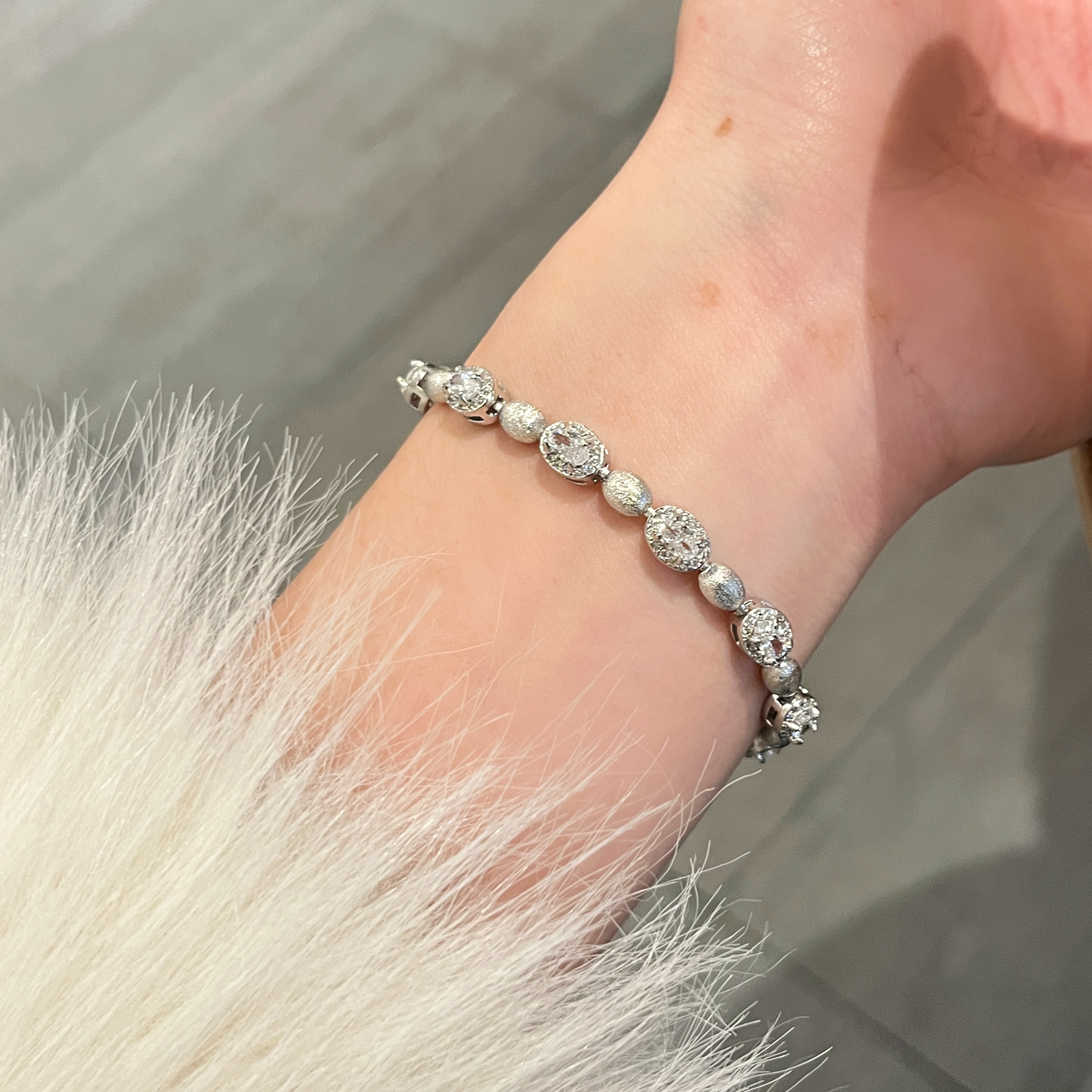 Elegant High Carbon Diamond Bracelet for Women - Old Money Style, Niche Light Luxury Jewelry with Sophisticated Charm