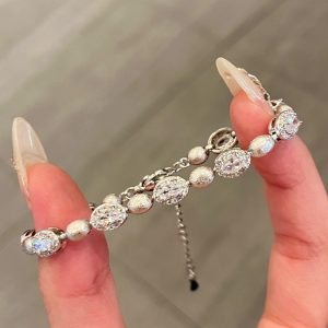 Elegant High Carbon Diamond Bracelet for Women - Old Money Style, Niche Light Luxury Jewelry with Sophisticated Charm