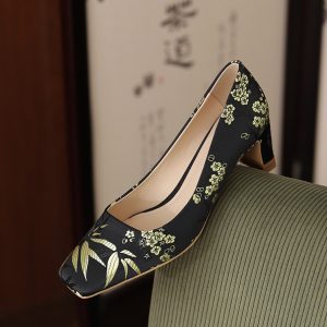 Elegant High-End Qipao Shoes with Thick Heels for Wedding Banquets - Comfortable Fit for Wide Feet, Perfect for Traditional Outfits