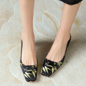 Elegant High-End Qipao Shoes with Thick Heels for Wedding Banquets - Comfortable Fit for Wide Feet, Perfect for Traditional Outfits