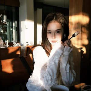 Elegant Hollow White Lace Edge Top - Unique Temperament Fashion Blouse for Women - Chic & Exquisite Style