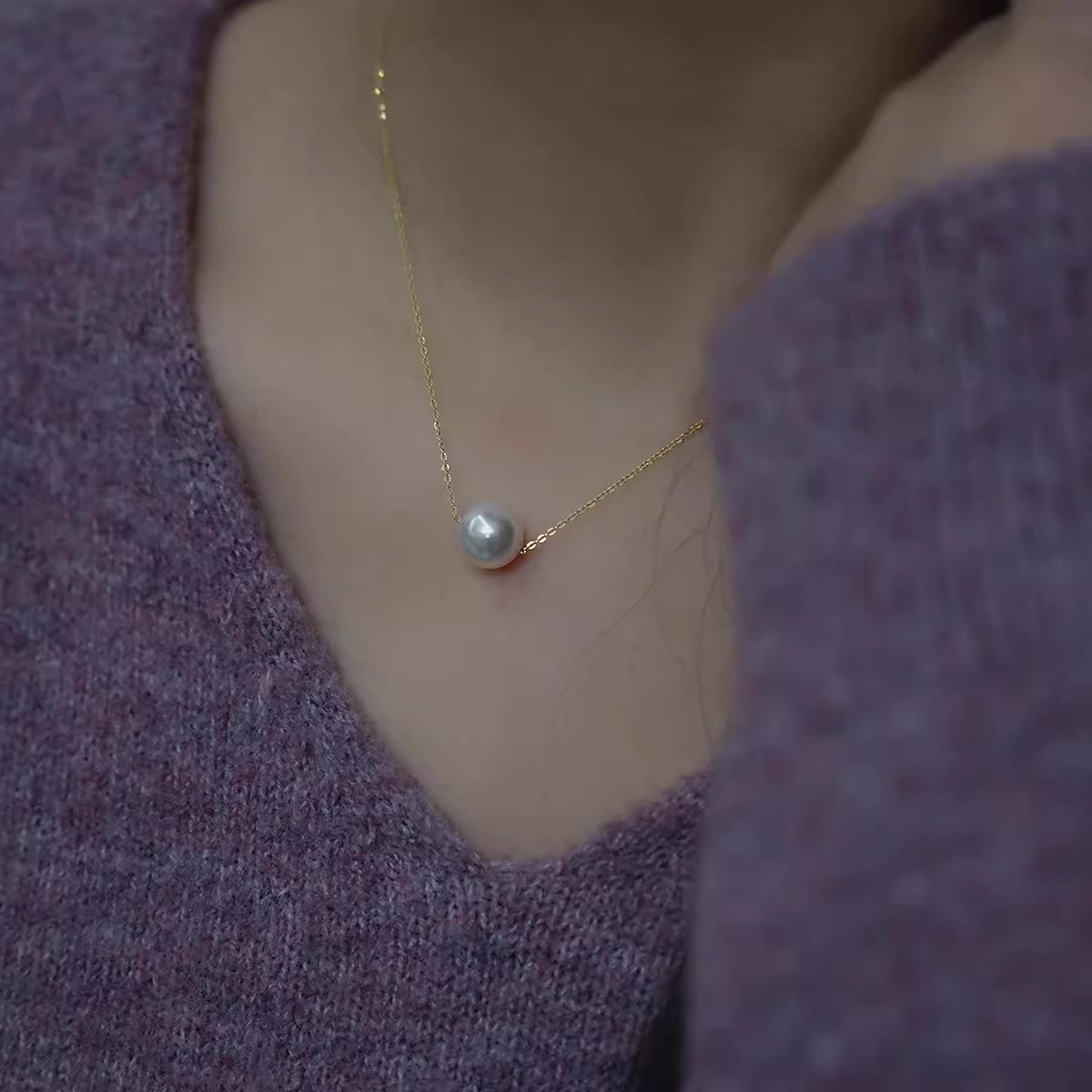 Elegant Mirror Finish Pearl Necklace for Women - Luxurious Clavicle Chain, Trendy Fashion Accessory, Perfect for Special Occasions