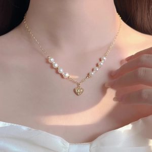 Elegant Natural Pearl Heart Necklace for Women - Classy Blue and White Porcelain Chain, Chic Niche Jewelry, Stylish Accessory