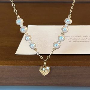 Elegant Natural Pearl Heart Necklace for Women - Classy Blue and White Porcelain Chain, Chic Niche Jewelry, Stylish Accessory
