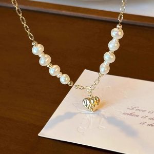 Elegant Natural Pearl Heart Necklace for Women - Classy Blue and White Porcelain Chain, Chic Niche Jewelry, Stylish Accessory