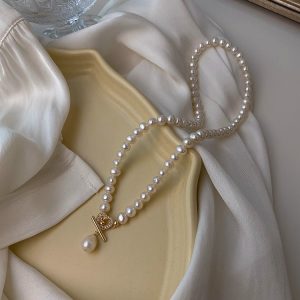 Elegant Pearl Heart OT Buckle Necklace for Women, Light Luxury Clavicle Chain, Trendy Accessory for Chic Style