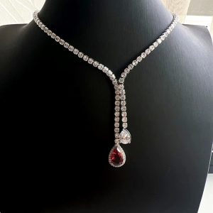 Elegant Ruby Clavicle Necklace for Women - Versatile Light Luxury Neck Accessory with High-End Style