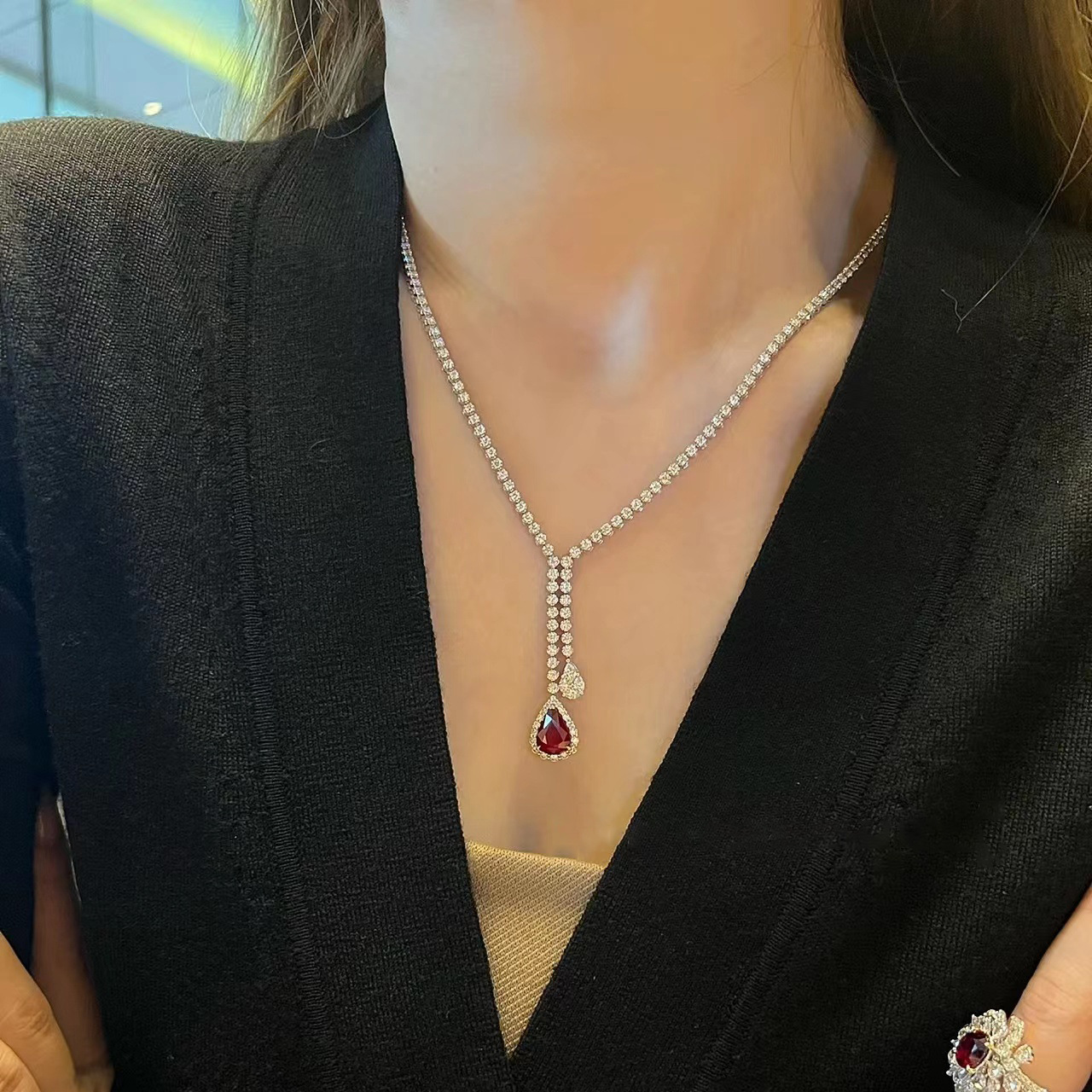 Elegant Ruby Clavicle Necklace for Women - Versatile Light Luxury Neck Accessory with High-End Style