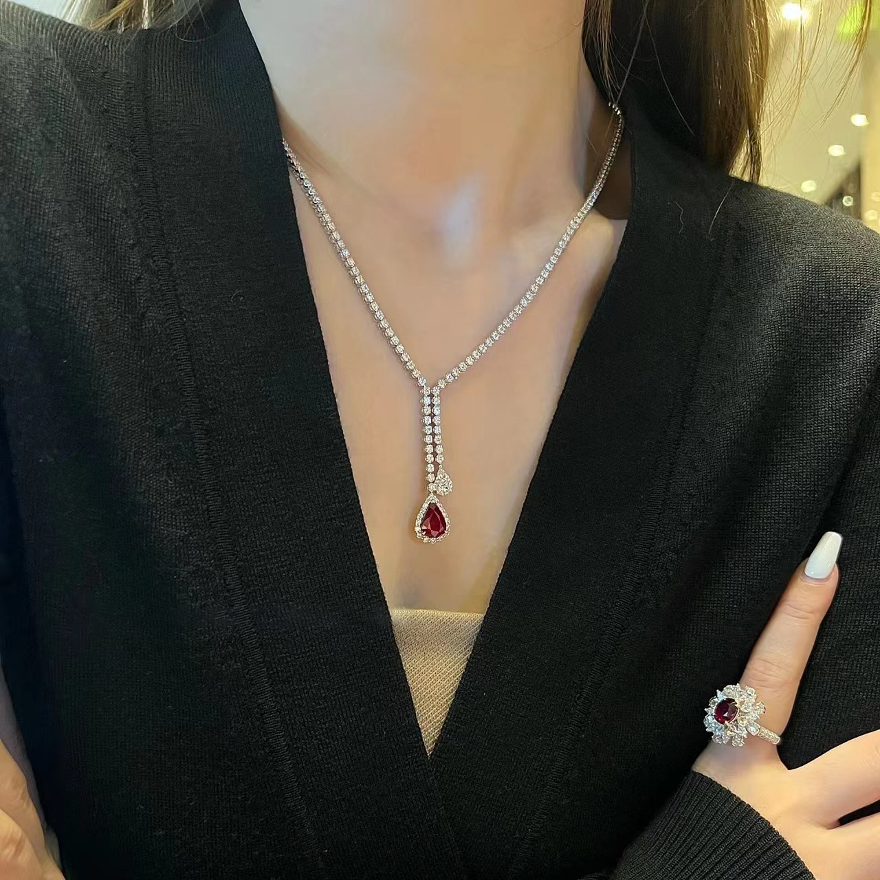 Elegant Ruby Clavicle Necklace for Women - Versatile Light Luxury Neck Accessory with High-End Style