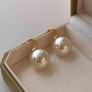 Elegant S925 Silver Pearl Stud Earrings for Women, Light Luxury Fashion, Chic Minimalist Design, Perfect for Any Occasion