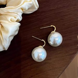 Elegant S925 Silver Pearl Stud Earrings for Women, Light Luxury Fashion, Chic Minimalist Design, Perfect for Any Occasion
