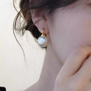 Elegant S925 Silver Pearl Stud Earrings for Women, Light Luxury Fashion, Chic Minimalist Design, Perfect for Any Occasion