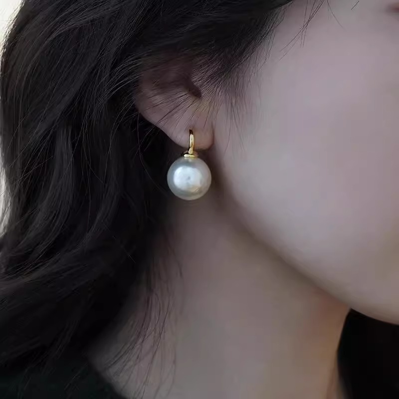 Elegant S925 Silver Pearl Stud Earrings for Women, Light Luxury Fashion, Chic Minimalist Design, Perfect for Any Occasion