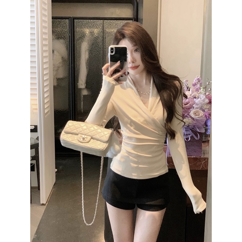 Elegant V-Neck Knitted Base Shirt for Women - Unique Waist-Cinching Silhouette, Perfect for Winter Layering, Chic & Stylish Fashion