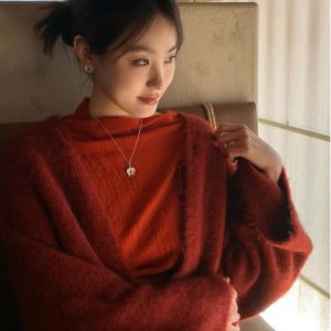 Elegant Women's Chinese Red Knitted Cardigan - Versatile Backless Cape Sweater with National Style Design