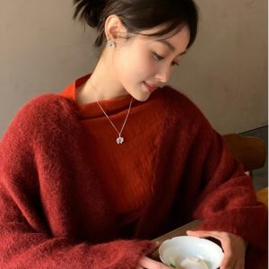 Elegant Women's Chinese Red Knitted Cardigan - Versatile Backless Cape Sweater with National Style Design